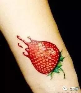 腿上纹身网红吃瓜,揭秘娱乐圈背后的秘密